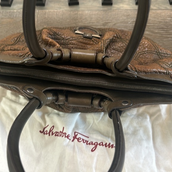 Authentic vintage Salvatore Ferragamo Olive Green Purse - Picture 6 of 7